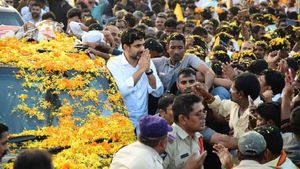 బాలకృష్ణ కు చంద్రబాబు కొత్త బాధ్యతలు - లోకేష్ పాదయాత్ర వేళ..!!