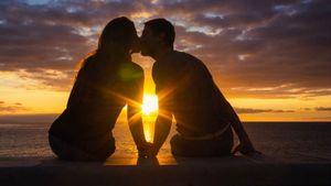 girlfriend: సీక్రేట్ గా పెళ్లి, కొండ మీద రొమాన్స్, పోలీసు అధికారి కొడుకు ఏం చేశాడంటే, ఇంట్లోనే కిల్లర్! 