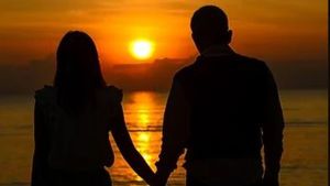 Wife: వివాహిత మహిళతో యువకుడి అక్రమ సంబంధం, లేడీతో జంప్, పగలే నరికేశారు !