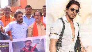Pathan: షారూక్ ఖాన్ కు సినిమా చూపించిన వీహెచ్ పీ, ఐటీ హబ్ లో దీపికాకు షాక్, నిప్పుపెట్టి నిరసన! 