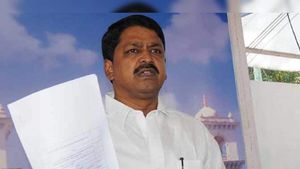 ప్రజల దృష్టి మళ్లించేందుకే విశాఖ రాజధాని ప్రకటన అన్న పయ్యావుల కేశవ్