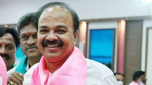 బీఆర్ఎస్ ఎంపీ రంజిత్ రెడ్డి ఫేస్‌బుక్ హ్యాక్: స్పందించవద్దంటూ ట్వీట్