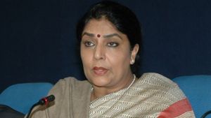 కేసీఆర్‌కు రాజకీయ భిక్షపెట్టిన పార్టీదే ఖమ్మం అంటూ రేణుకా చౌదరి