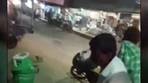 రాళ్లు- సోడా బాటిళ్లు: వైసీపీ-టీడీపీ మధ్య ఘర్షణ- తీవ్ర ఉద్రిక్తత: 144 సెక్షన్