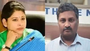 స్మితా  ఇంటికి ప్రమోషన్లపై చర్చించేందుకే వెళ్లా: ఆనంద్ కుమార్, రాత్రే ఎందుకంటే?