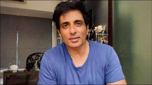 Sonu Sood: అభిమానుల కోసం చెల్మి తండాకు వచ్చిన సోన్ సూద్..