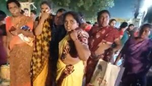 కాళ్లు విరగ్గొట్టి, తలకాయలు పగలకొట్టి-చంద్రబాబుపై నిప్పులు చెరిగిన గుంటూరు మహిళలు..!!