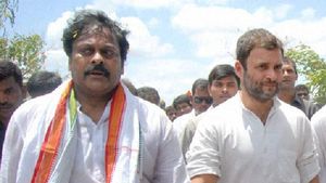 చిరంజీవిని వదలని రాజకీయం - రాహుల్ తో 