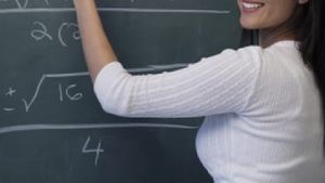 teacher: స్కూల్ లో, ఇంట్లో ట్యూషన్ చెప్పే టైమ్ లో ఇంగ్లీష్ టీచర్ ఏం చేస్తున్నాడంటే ?, ఇంగ్లీష్ సీన్స్ ! 