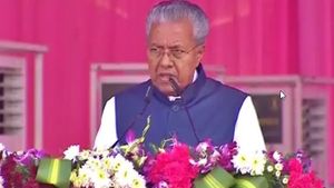 కేసీఆర్ పోరాటానికి మా మద్దతు: థ్యాంక్సంటూ మోడీ సర్కారుపై పినరయి విజయన్ ఫైర్