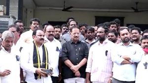  కుప్పంలో రెండోరోజు చంద్రబాబు టూర్-అమరావతిలో టీడీపీ నేతల హౌస్ అరెస్టులు..!