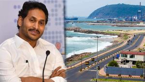 హస్తిన గడ్డపై జగన్ గర్జన- భీమిలీ రోడ్‌లో సెక్రెటేరియట్: విశాఖపై తొలి ప్రకటనతో జోష్: ..!!