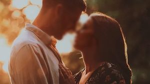 Wife: ఊరి నుండి భర్త అనుకోకుండా ఇంటికి వెళ్లాడు, భార్య మిడ్ నైట్ మసాలా చూసి, ప్రియుడు మాత్రం ! 