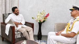 YS Jagan-Navy Talks : జగన్ తో నేవీ అధికారుల భేటీ..విశాఖ తీరంలో సవాళ్లపై .. !