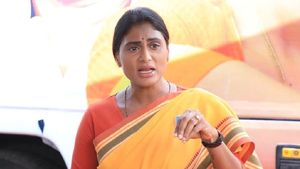 ఖమ్మం రాజకీయాల్లో షర్మిల భారీ స్కెచ్ - అన్నను మించిపోతారా..!?