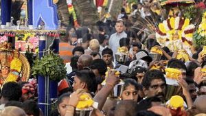 చీరెల పంపిణీలో భారీగా తొక్కిసలాట- నలుగురు దుర్మరణం: పలువురికి గాయాలు..!!