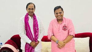  కేసీఆర్‌తో మాజీ సీఎం కుమారుడు, జేసీపీ అధినేత అమిత్ జోగి భేటీ