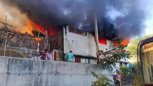 పురానాపూల్‌లో ఓ గోదాములో భారీ అగ్ని ప్రమాదం