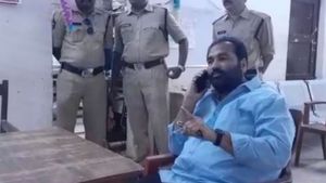 పోలీస్ స్టేషన్ లో బైఠాయించిన కోటంరెడ్డి- హీటెక్కిన నెల్లూరు