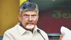 చంద్రబాబుకు వార్నింగ్ లెటర్: `ఆయన`ను చేర్చుకుంటే మేం మూకుమ్మడి రాజీనామాలు చేస్తాం