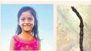 Warangal: చిట్టితల్లి బడికి వెళ్లు.. రేపు పండుగ చేసుకుందాం..  అంతలోనే పాము కాటు..