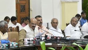 ప్రభుత్వ ప్రధాన కార్యదర్శితో చర్చలు విఫలం- రేపటి నుంచే ఉద్యోగుల నిరవధిక సమ్మె..!!