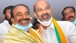 ఢీ అంటే ఢీ అంటున్న రెండు పవర్ సెంటర్లు?