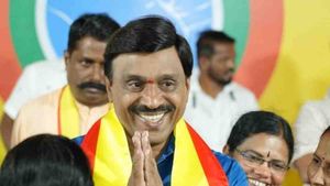 గాలి జనార్దన్ రెడ్డి డబుల్ ధమాకా, ఓటర్లకు డబుల్ బెడ్ రూమ్ ఇండ్లు, మాట ఇస్తే ప్రాణం పోయినా !! 