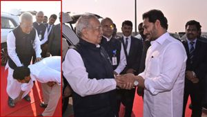 YS Jagan : గవర్నర్ హరిచందన్ పై జగన్ అదే అప్యాయత-పాదాభివందనంతో వీడ్కోలు..