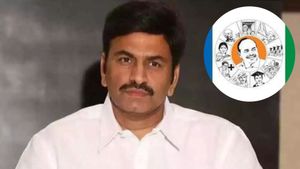 వైసీపీకి మరో రఘురామ ? వదల్లేక, గెంటలేక సతమతం ! ఏం జరగబోతోంది ?