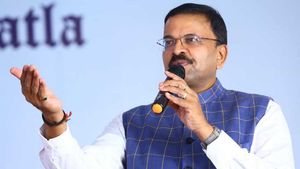VV Lakshminarayana : వైజాగ్ ఎంపీగా మాజీ జేడీ లక్ష్మీనారాయణ పోటీపై మరో ట్విస్ట్..!
