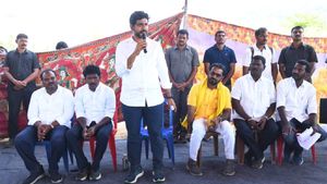 Nara Lokesh : ఏపీకి భారీగా పెట్టుబడులు రాబోతున్నాయి.. ! పాదయాత్రలో నారా లోకేష్..