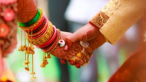 Lovers: గర్ల్ ఫ్రెండ్ తో సీక్రేట్ పెళ్లి, మూడేళ్లకు మరో వ్యక్తితో గర్ల్ ఫ్రెండ్ పెళ్లి, సినిమా స్టోరీ లెవల్లో 