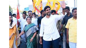 Nara Lokesh : లోకేష్ కు తిరుపతి పోలీసుల నోటీసులు..! పాదయాత్రకు నో పర్మిషన్ !