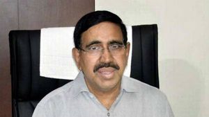 మాజీ మంత్రి నారాయణ కుమార్తె నివాసంలో సీఐడీ సోదాలు..!!