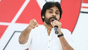 వాళ్లు బాగా 'ఉన్నోళ్లు': పవన్ కల్యాణ్