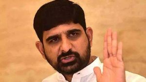  పాడి కౌశిక్ రెడ్డికి జాతీయ మహిళా కమిషన్ నోటీసు