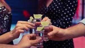 company: ఒకే కంపెనీలో, రాత్రి అమ్మాయిలతో లిక్కర్ పార్టీ, గర్ల్స్ ను పంచుకుని ? బాత్ రూమ్ లో ! 