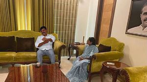 విజయమ్మతో పొంగులేటి భేటీ - సీన్ ఛేంజ్ : పార్టీ..ముహూర్తం ఫిక్స్..!?