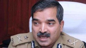 Lady: యువతి సీడీఆర్ తీసి ప్రైవేట్ వ్యక్తులకు ఇచ్చిన పోలీసులు, ప్రతాప్ రెడ్డి పంచ్ పడింది, ఢమాల్! 