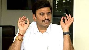 రఘురామ కేసుల్లో హైకోర్టు కీలక ఆదేశాలు..!!