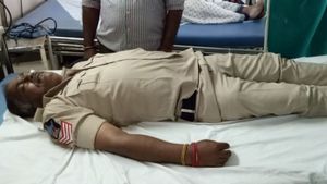 యువగళం పాదయాత్ర డ్యూటీలో ఉన్న హెడ్ కానిస్టేబుల్ మృతి: నారా లోకేష్ బెదిరింపు వల్లేనంటూ..