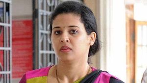  తెలుగు ఐఎఎస్ రోహిణి సింధూరికి మరో షాక్- కర్ణాటక ప్రభుత్వం కీలక నిర్ణయం
