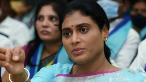 హిజ్రాలకు క్షమాపణలు చెప్పిన వైఎస్ షర్మిల