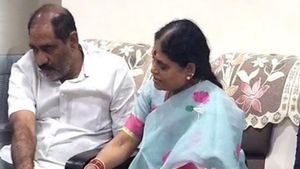  ఎమ్మెల్సీ తలశిల రఘురామ్ ఇంటికి వెళ్లిన వైఎస్ విజయమ్మ, అలీ