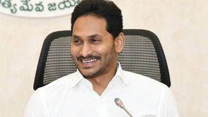 ఏపీ కేబినెట్ కీలక నిర్ణయాలు- భారీగా ప్రాజెక్టుల ఆమోదం-ముగ్గురు మంత్రులకు జగన్ ప్రశంసలు !