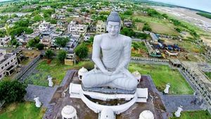 అమరావతికే నా మద్దతు...కానీ - వైసీపీ ఎమ్మెల్యే కీలక వ్యాఖ్యలు..!!