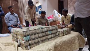 Power: చేతులు కాలిన తరువాత ఆకులు పట్టుకుంటే ?, పదవికి గుడ్ బై మామ, పేసీఎం, లేదా పే పీఎం ? 