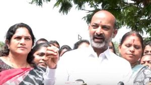 ఎవరినీ కించపర్చలేదు: మహిళా కమిషన్ ఎదుట హాజరైన బండి సంజయ్, వివరణ