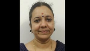 Madam: మేడమ్ కు కారు డ్రైవర్, వయసులో 26 ఏళ్లు తేడా, అపార్ట్ మెంట్ లో అంతేనా ?  